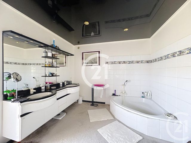 Afficher la photo en grand Maison à vendre - 8 pièces - 265 m2 - Thue Et Mue - 14 - BASSE-NORMANDIE